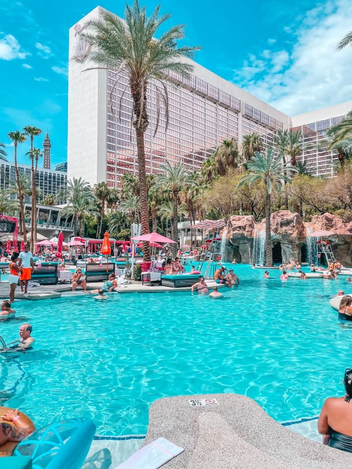 Flamingo pool in Las Vegas