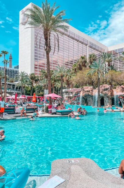 How to save money in Vegas