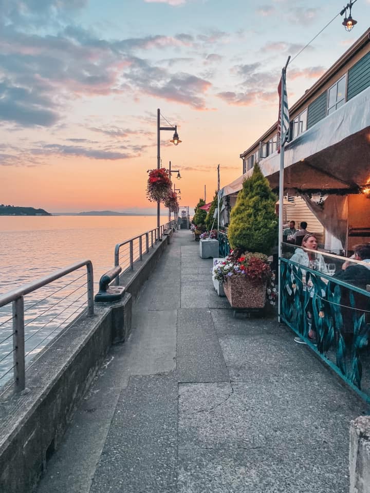 Seattle itinerary. Pier at sunset