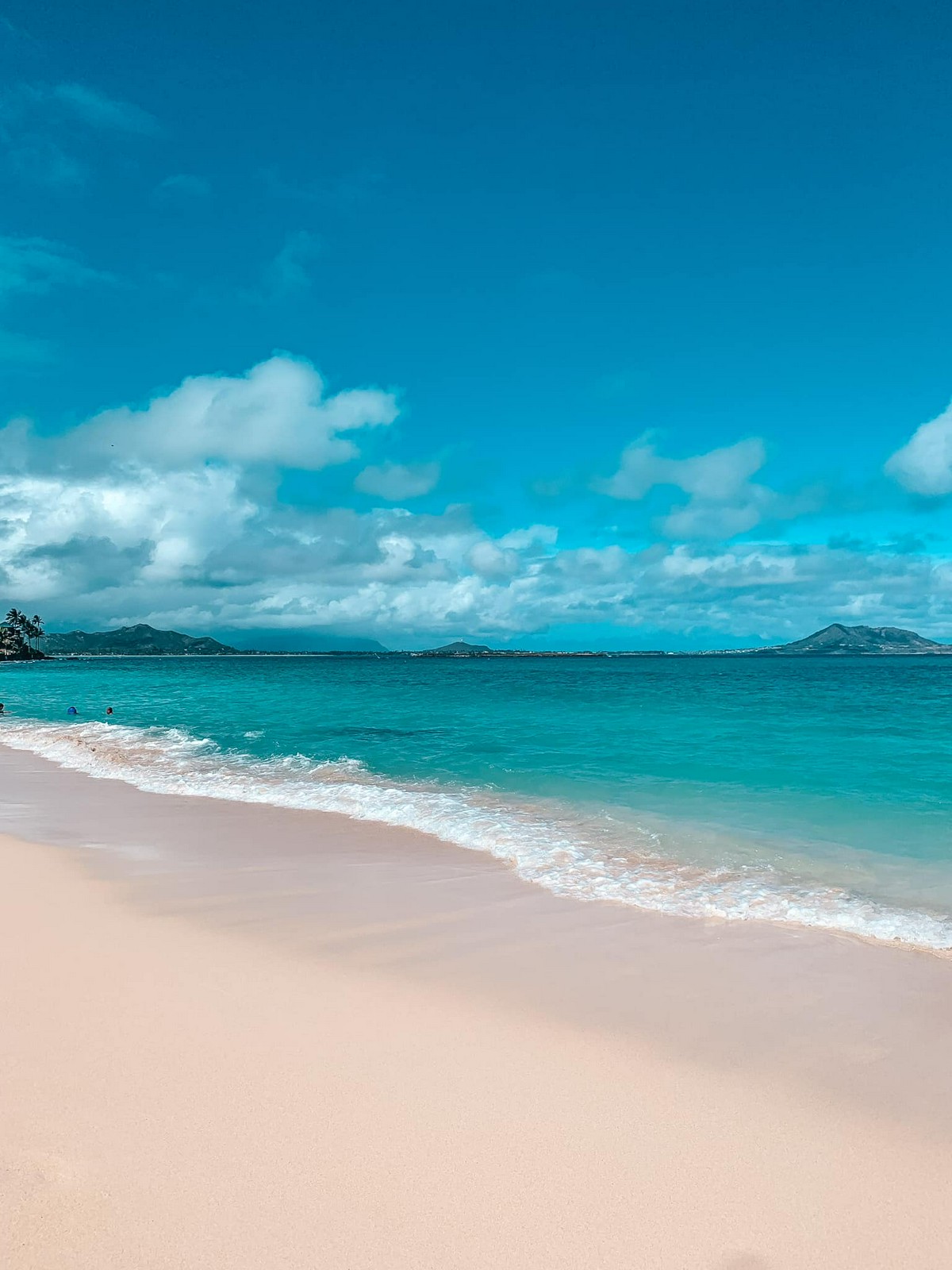 Gorgeous Kailua Beach on Oahu on a sunny day