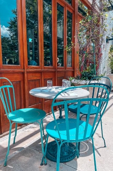Outdoor dining sales new hyde park