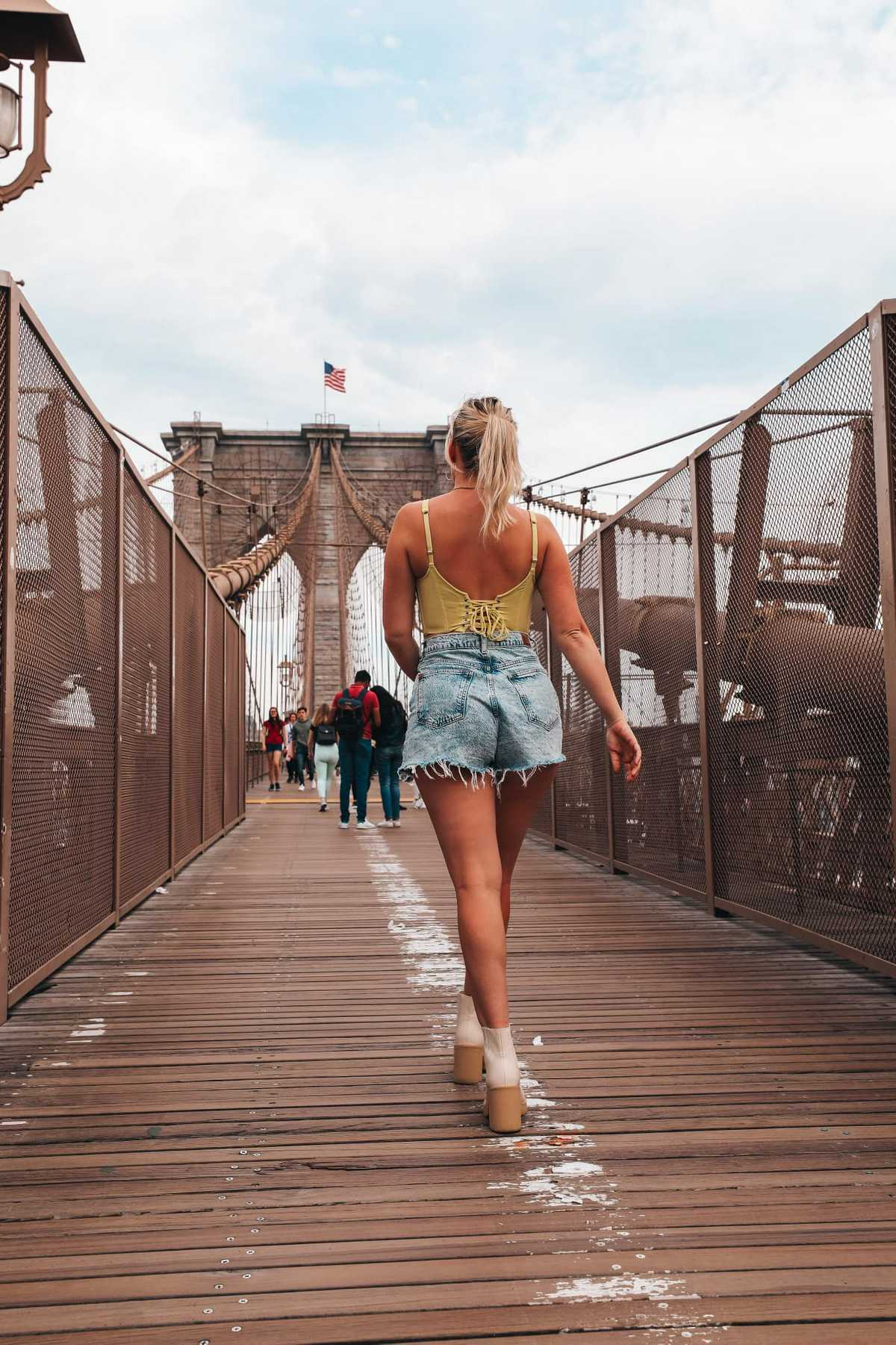 Brooklyn Bridge photo inspo in NYC