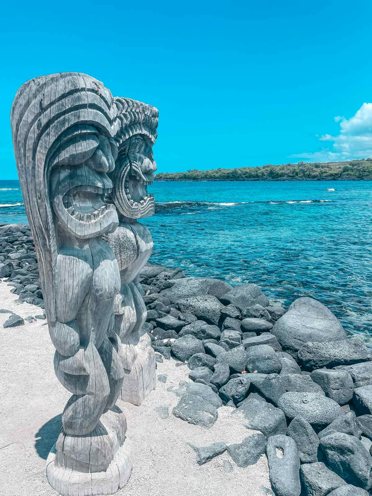 Pu'uhonua O Honaunau National Historical Park totems