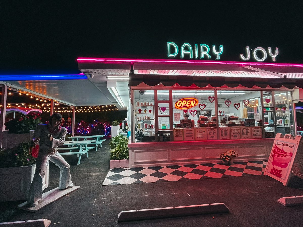 This Retro Ice Cream Parlor In Florida Will Make Your Childhood Dreams Come  True - Narcity