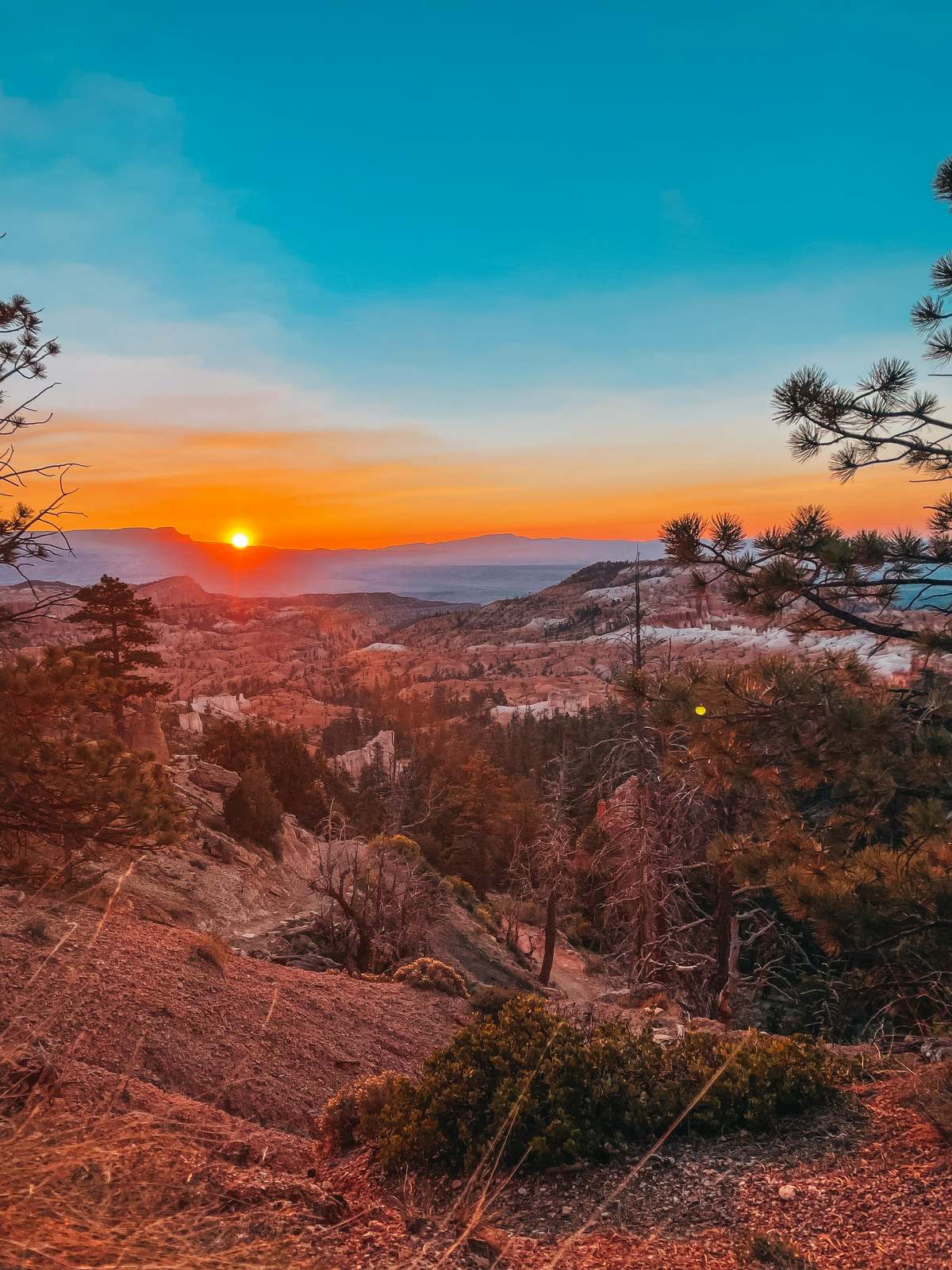 Sunrise at Sunrise Point in Bryce Canyon National Park in Utah
