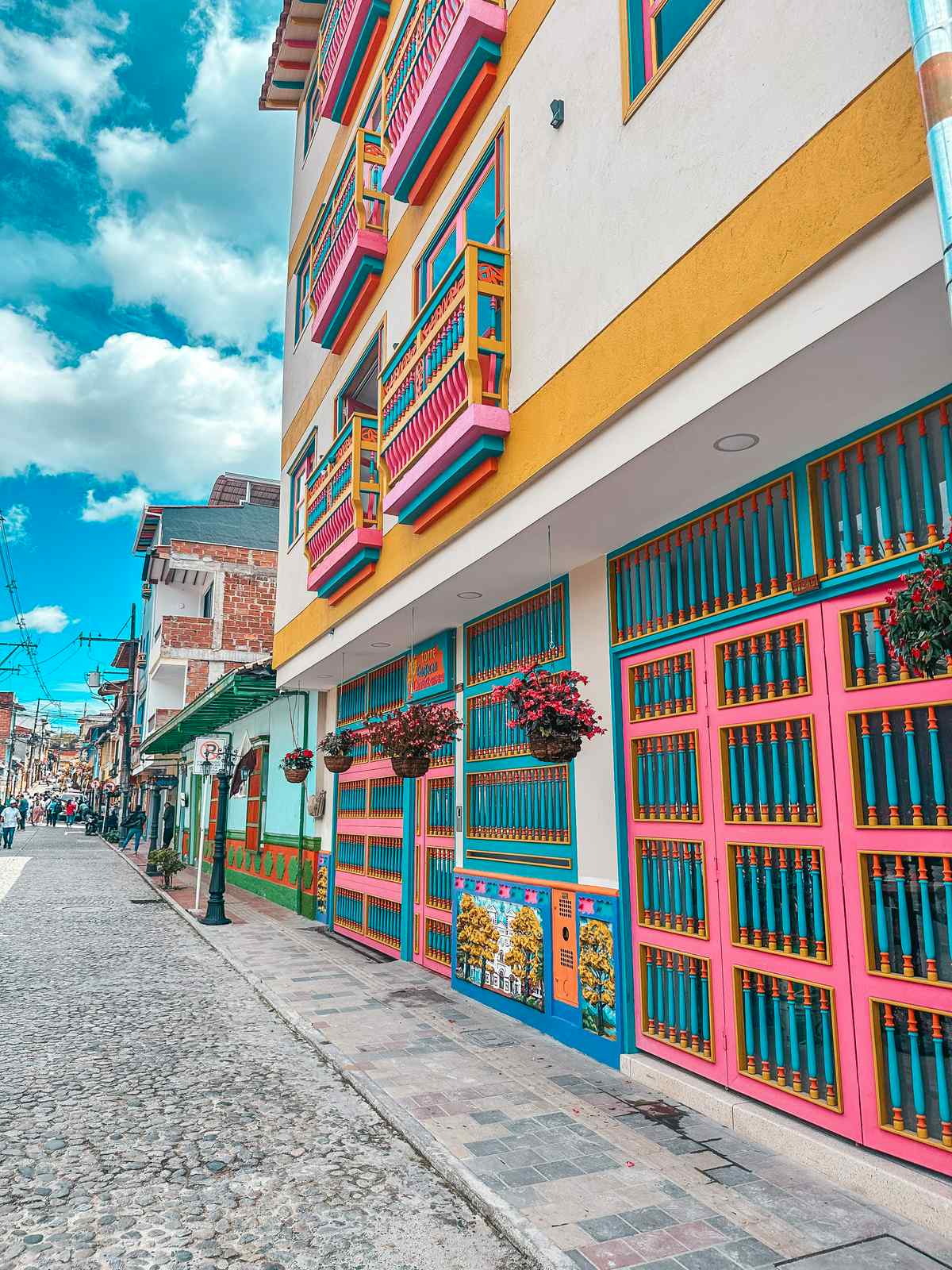 Guatape day tour colorful streets