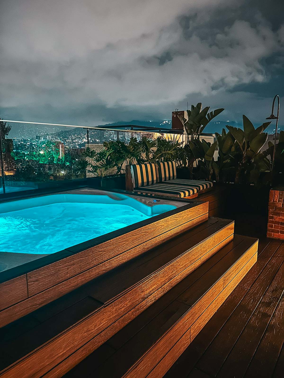 Nomada Hotel Origen Medellin jacuzzi