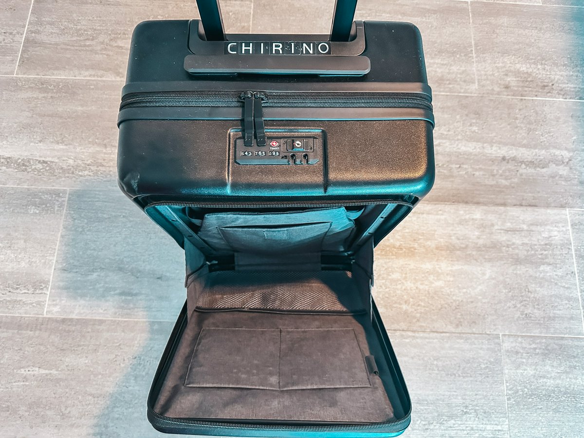 level8 luggage with laptop pocket