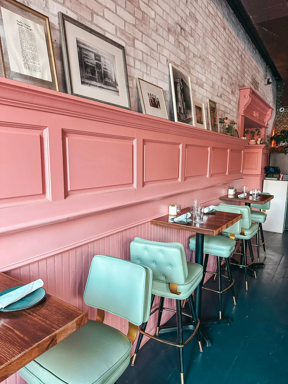 Bar room seating at Chapmans in Columbus Ohio