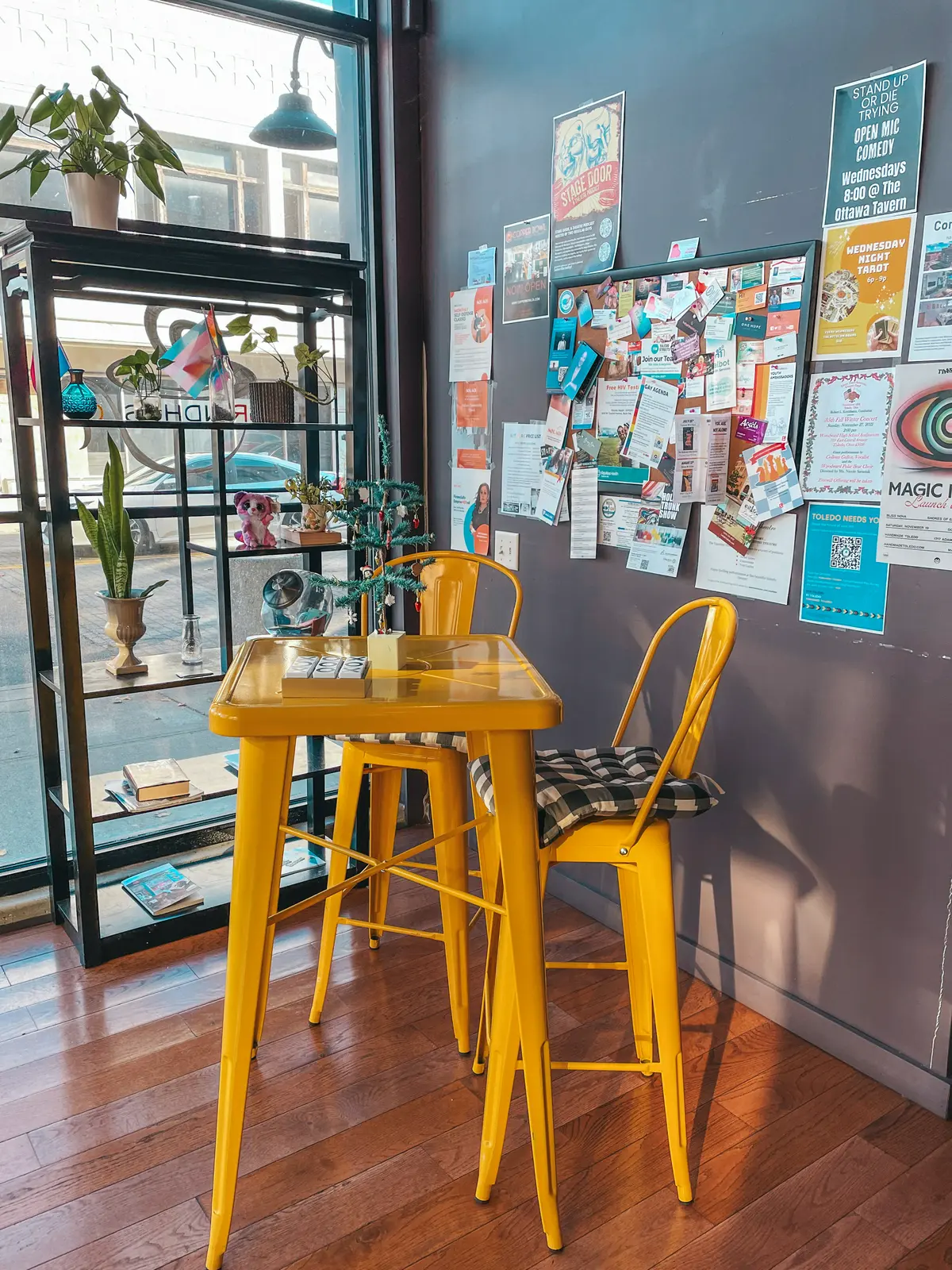 Hightop seating at Grindhrs Coffee in Toledo Ohio