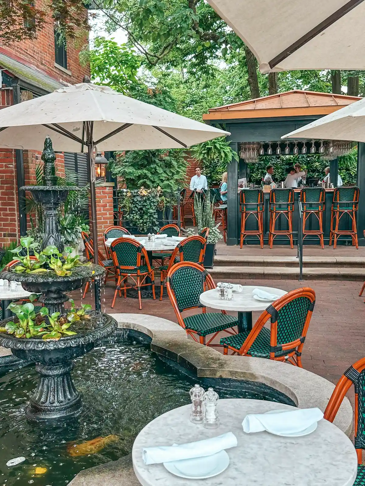 Patio seating and fountain at Lindeys in Columbus Ohio