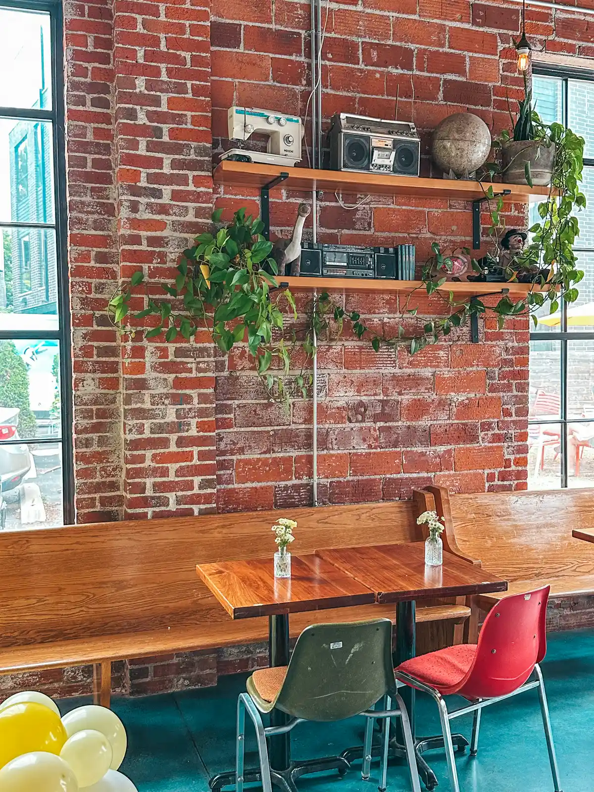 Seating area at Ravellos coffee shop in Columbus Ohio