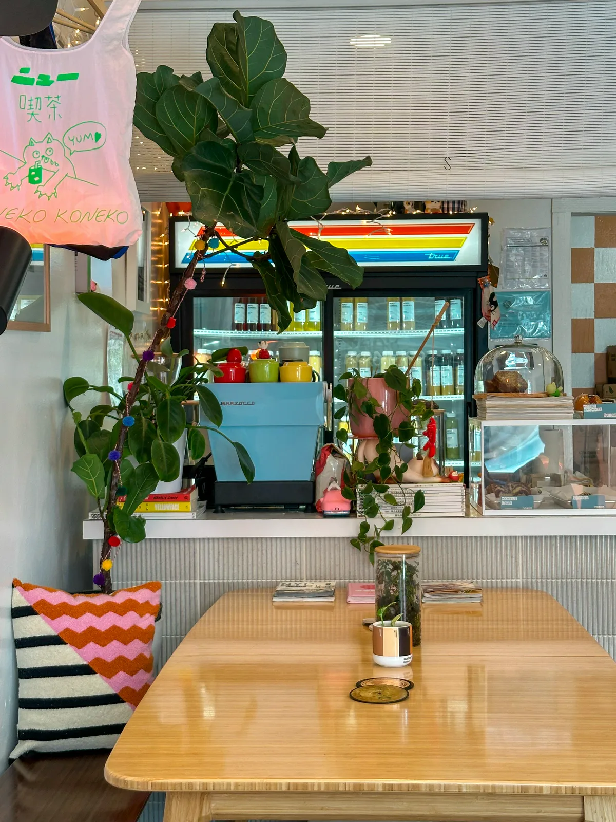 Vibe At Neko Koneko Coffee Shop In Honolulu