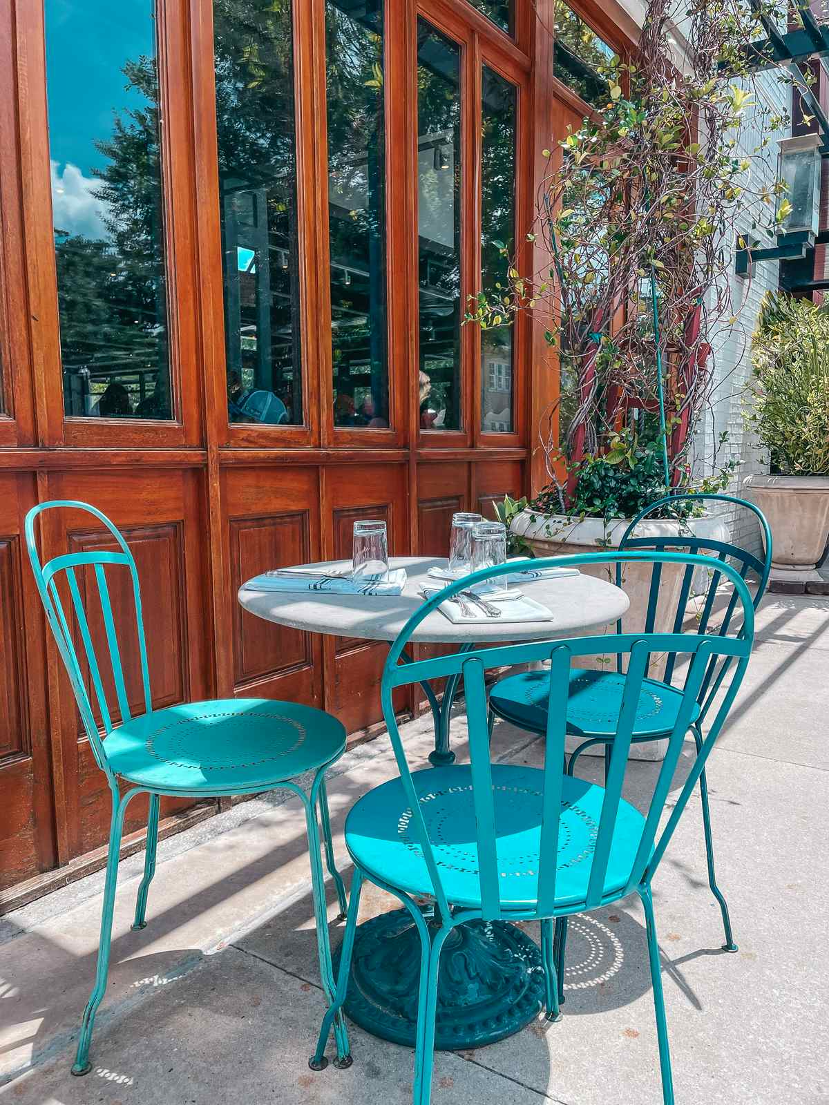 Dining At On Swann In Hyde Park 1