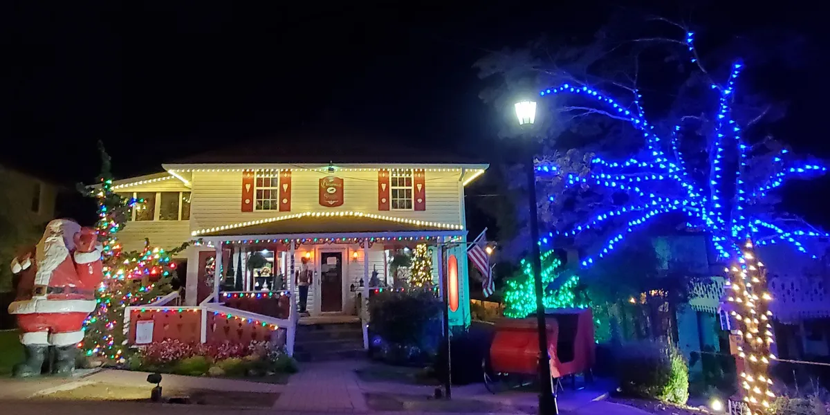 Helen Christmas Shoppe